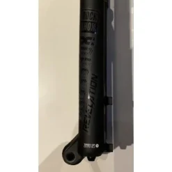 Rock-shox Fourche ROCKSHOX Revelation RC 27.5" 150mm Boost 15x110mm -Boutique Prologo fourche rockshox revelation rc 275 150mm boost 15x110mm 1 4